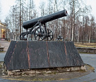 Памятник пушке в Петрозаводске. установлен в честь 200-летия Александровского завода в 1974 году.
