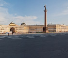 Дворцовая площадь. Вид на здание Главного штаба и Триумфальную арку.